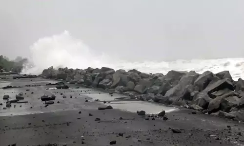 तटीय आंध्र प्रदेश में भीषण चक्रवाती तूफान मोंथा कमजोर हुआ, अगले 6 घंटों तक रहेगा प्रचंड: IMD