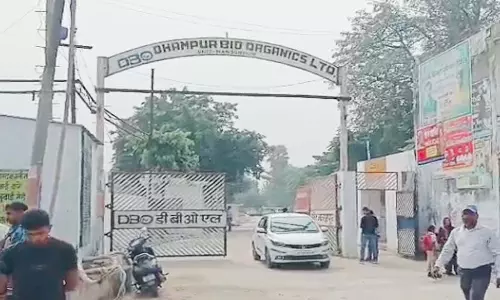 शुगर मिल पर आयकर विभाग का छापा, CISF जवानों के साथ घुसे अधिकारी शुगर मिल पर आयकर विभाग का छापा, CISF जवानों के साथ घुसे अधिकारी