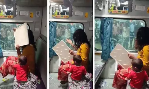 MP : इंदौर-दिल्ली ट्रेन में पर्स चोरी होने के बाद महिला ने ट्रेन की खिड़की तोड़ दी