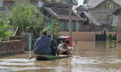Srinagar: बाढ़ से बचाव को लेकर जम्मू-कश्मीर में सरकार ने शुरू किए कई उपाय