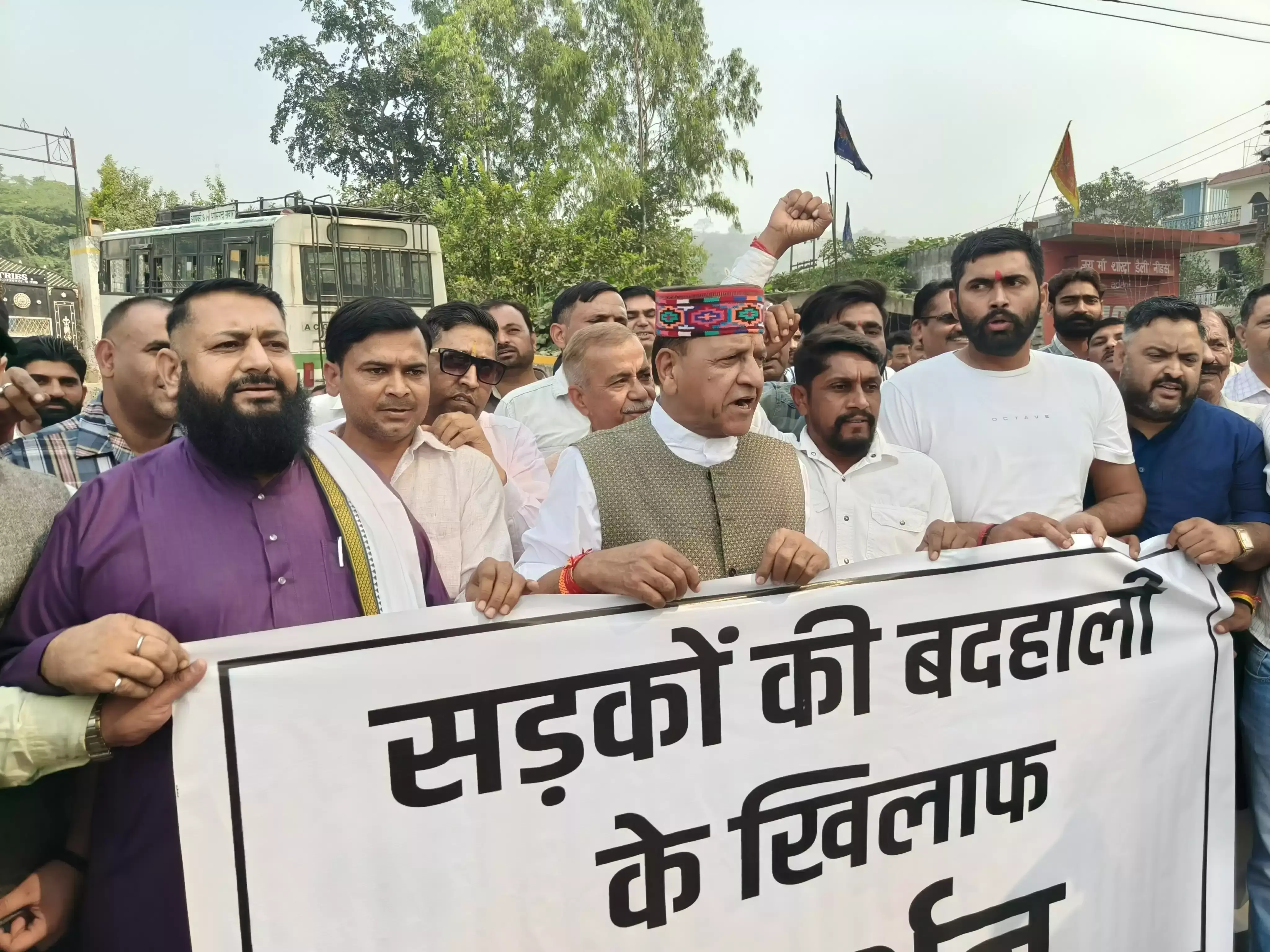 Nahan: भाजपा प्रदेश अध्यक्ष की अगुवाई में नाहन में निकाला गया विरोध मार्च Nahan: भाजपा प्रदेश अध्यक्ष की अगुवाई में नाहन में निकाला गया विरोध मार्च