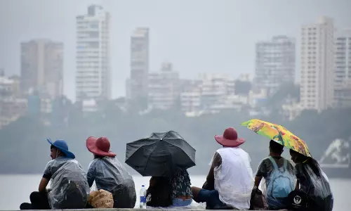 IMD ने महाराष्ट्र के कई जिलों के लिए येलो अलर्ट जारी किया IMD ने महाराष्ट्र के कई जिलों के लिए येलो अलर्ट जारी किया