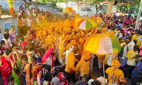 बंगारुगुंडू मल्लैया जात्रा: भक्तों की भीड़ भंडारे में उमड़ पड़ी बंगारुगुंडू मल्लैया जात्रा: भक्तों की भीड़ भंडारे में उमड़ पड़ी