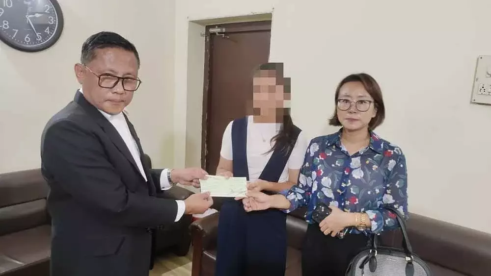 Nagaland पीडीएलएसए ने पीड़ित परिवार को 2 लाख रुपये का अंतरिम मुआवजा वितरित किया Nagaland पीडीएलएसए ने पीड़ित परिवार को 2 लाख रुपये का अंतरिम मुआवजा वितरित किया