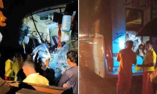 जलेश्वर टोल गेट के पास बस-ट्रक टकराव में दो की मौत, नौ घायल जलेश्वर टोल गेट के पास बस-ट्रक टकराव में दो की मौत, नौ घायल