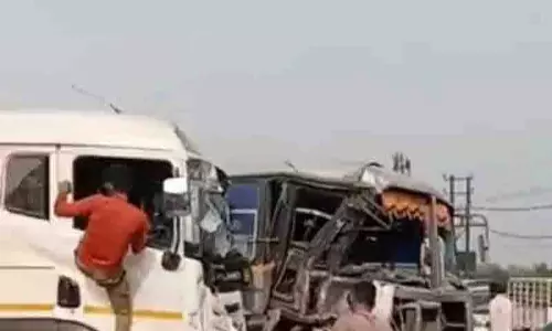 लुधियाना-दिल्ली राजमार्ग पर PRTC बस और ट्रक की टक्कर में 22 लोग घायल लुधियाना-दिल्ली राजमार्ग पर PRTC बस और ट्रक की टक्कर में 22 लोग घायल