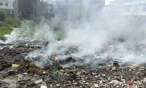 सब्जी मंडी में कूड़े के ढेर में आग लगाई गई, नगर निगम और Mandi बोर्ड ने जिम्मेदारी से पल्ला झाड़ा