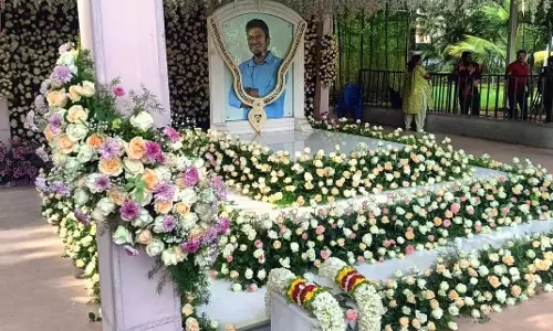 पुनीत राजकुमार की चौथी पुण्यतिथि पर कर्नाटक में प्रशंसकों ने दी भावभीनी श्रद्धांजलि