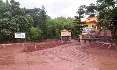 ओडिशा के कोइड़ा में जीवीपीआर लौह अयस्क खदान पर छापेमारी ओडिशा के कोइड़ा में जीवीपीआर लौह अयस्क खदान पर छापेमारी