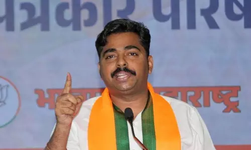 Navnath Ban ने उबाथा और संजय राऊत की आलोचना की Navnath Ban ने उबाथा और संजय राऊत की आलोचना की