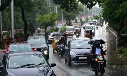 Warangal में भारी बारिश, तेलंगाना में ऑरेंज अलर्ट जारी Warangal में भारी बारिश, तेलंगाना में ऑरेंज अलर्ट जारी