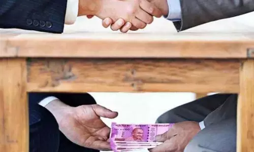 Gondia में सहायक रजिस्ट्रार रिश्वत मांगते पकड़ा गया Gondia में सहायक रजिस्ट्रार रिश्वत मांगते पकड़ा गया