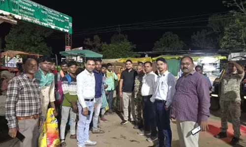 तेलंगाना में बंधक बनाए गए 18 मजदूरों को बीजापुर प्रशासन ने छुड़ाया तेलंगाना में बंधक बनाए गए 18 मजदूरों को बीजापुर प्रशासन ने छुड़ाया