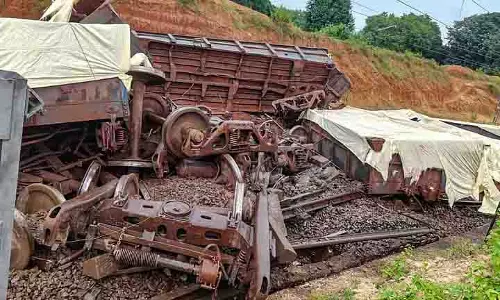 Jharkhand में रेल हादसा टला, तपस्विनी एक्सप्रेस के यात्री सुरक्षित Jharkhand में रेल हादसा टला, तपस्विनी एक्सप्रेस के यात्री सुरक्षित