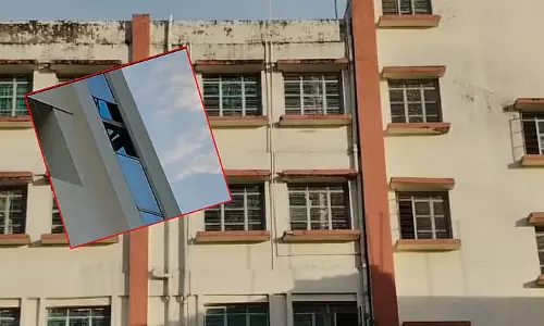 Hospital की आठवीं मंजिल से शीशा लगाते समय गिरकर व्यक्ति की मौत