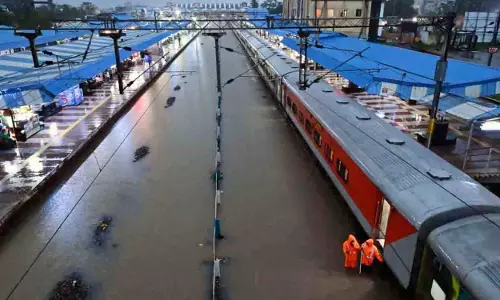 तेलंगाना में चक्रवात मोन्था का कहर, कई जिलों में बाढ़ और तबाही तेलंगाना में चक्रवात मोन्था का कहर, कई जिलों में बाढ़ और तबाही