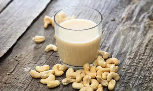 ऐसे बनाएं काजू वाला दूध और रोजाना पिएं.. मिलेंगे कई फायदे..!