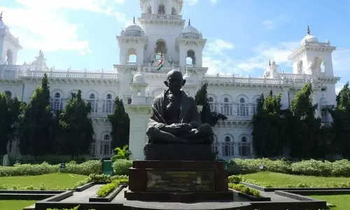 तेलंगाना में 10 बीआरएस विधायकों पर अटका अयोग्यता फैसला तेलंगाना में 10 बीआरएस विधायकों पर अटका अयोग्यता फैसला