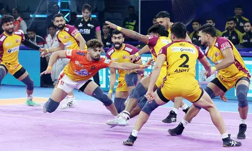 पुणेरी पलटन ने तेलुगु टाइटंस को 50-45 से हराया, PKL 12 के फाइनल में जगह पक्की पुणेरी पलटन ने तेलुगु टाइटंस को 50-45 से हराया, PKL 12 के फाइनल में जगह पक्की
