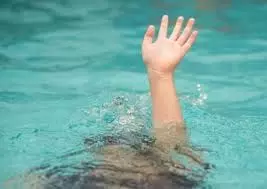 Mumbai: क्लब के स्विमिंग पूल में डूबने से साढ़े 3 साल के बच्चे की मौत Mumbai: क्लब के स्विमिंग पूल में डूबने से साढ़े 3 साल के बच्चे की मौत