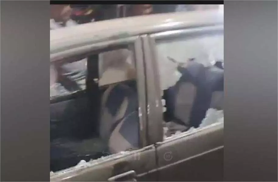 Jalandhar: देर रात खड़ी गाड़ी पर हमला, शीशे तोड़ हमलावर हुए फरार Jalandhar: देर रात खड़ी गाड़ी पर हमला, शीशे तोड़ हमलावर हुए फरार