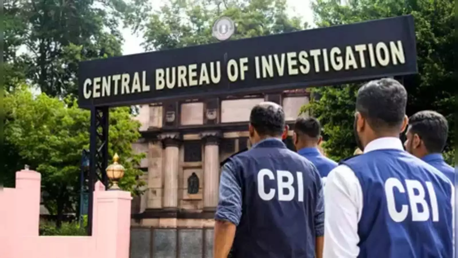 मंदिर के गायब खजाने पर विवाद, संतों ने PM से की CBI जांच की मांग मंदिर के गायब खजाने पर विवाद, संतों ने PM से की CBI जांच की मांग