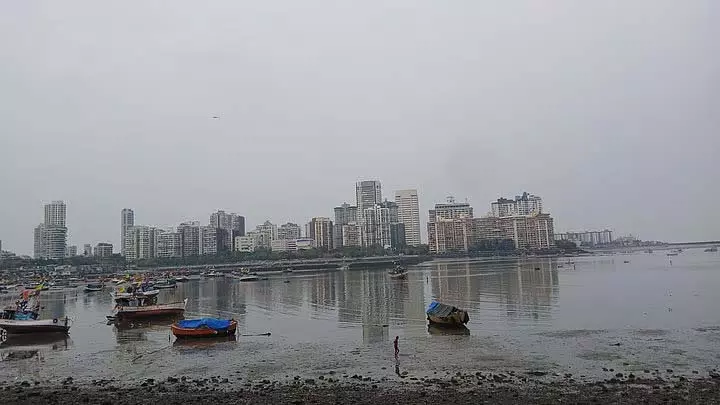 Mumbai : हल्की बारिश के बाद शहर में बादल छाए रहे और हवा की क्वालिटी में सुधार हुआ Mumbai : हल्की बारिश के बाद शहर में बादल छाए रहे और हवा की क्वालिटी में सुधार हुआ