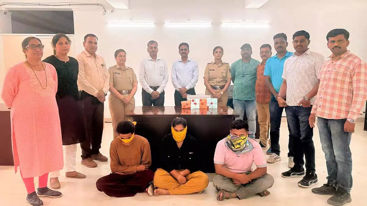 Pune : हडपसर में मेफेड्रोन बेचने के आरोप में तीन लोग गिरफ्तार Pune : हडपसर में मेफेड्रोन बेचने के आरोप में तीन लोग गिरफ्तार