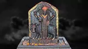 धर्म: जानिए क्यों एक मंदिर में नहीं रखी जाती शनिदेव और भोलेनाथ की मूर्ति साथ धर्म: जानिए क्यों एक मंदिर में नहीं रखी जाती शनिदेव और भोलेनाथ की मूर्ति साथ