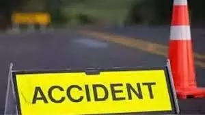Bihar: NH पर ट्रक ने दो युवकों को कुचला Bihar: NH पर ट्रक ने दो युवकों को कुचला