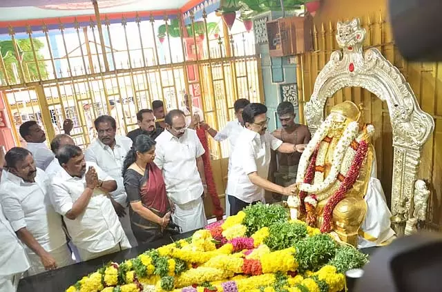 CM ने पसुमपोन मुथुरामलिंगा थेवर को श्रद्धांजलि दी CM ने पसुमपोन मुथुरामलिंगा थेवर को श्रद्धांजलि दी