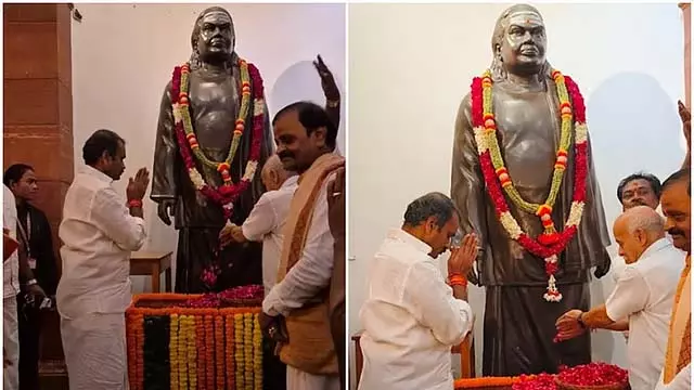 Tamil Nadu: केंद्रीय मंत्री एल. मुरुगन ने पासुमपोन मुथुरामलिंगा थेवर को श्रद्धांजलि दी Tamil Nadu: केंद्रीय मंत्री एल. मुरुगन ने पासुमपोन मुथुरामलिंगा थेवर को श्रद्धांजलि दी