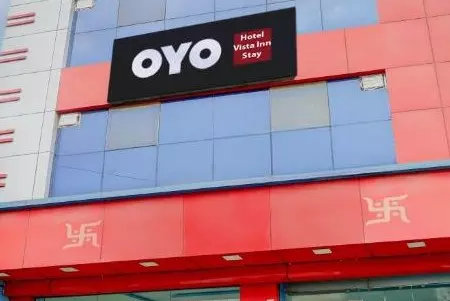 Varanasi: OYO होटल बना वेश्यावृत्ति का अड्डा, पुलिस ने मारा छापा Varanasi: OYO होटल बना वेश्यावृत्ति का अड्डा, पुलिस ने मारा छापा