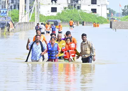 चक्रवात मोन्था का असर: तेलंगाना के वारंगल और हनमकोंडा शहरों में बाढ़ चक्रवात मोन्था का असर: तेलंगाना के वारंगल और हनमकोंडा शहरों में बाढ़