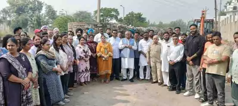 कूड़े के ढेर को लेकर जगराओं में उबाल, BJP नेता ने विधायक पर निष्क्रियता का आरोप लगाया कूड़े के ढेर को लेकर जगराओं में उबाल, BJP नेता ने विधायक पर निष्क्रियता का आरोप लगाया