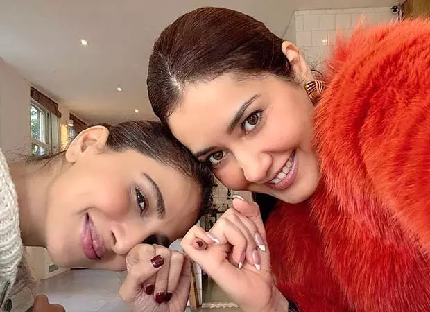 Raashii Khanna और वाणी कपूर अपनी शरद ऋतु की छुट्टी के सुखद पल साझा करते हैं Raashii Khanna और वाणी कपूर अपनी शरद ऋतु की छुट्टी के सुखद पल साझा करते हैं