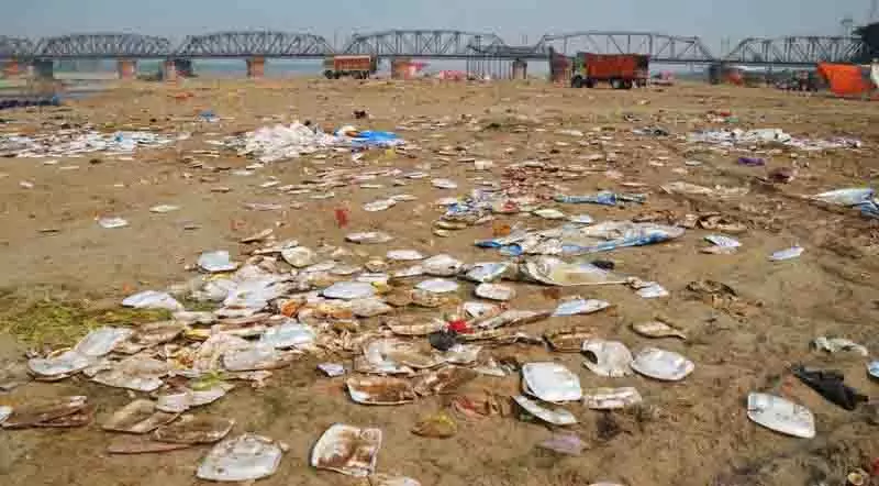 Chhath के बाद नदी किनारे कचरे से पट गए, प्रशासन कार्रवाई करने में विफल Chhath के बाद नदी किनारे कचरे से पट गए, प्रशासन कार्रवाई करने में विफल