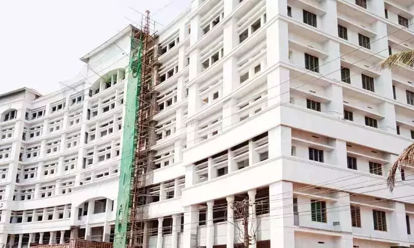 Kerala : जिला अदालत में लिफ्ट गिरने से तीन वकील घायल Kerala : जिला अदालत में लिफ्ट गिरने से तीन वकील घायल
