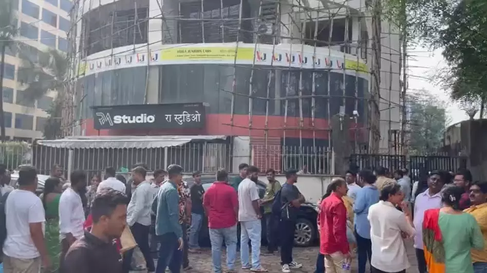 बच्चों को बंधक बनाने वाले आरोपी को पुलिस ने पकड़ा, VIDEO बच्चों को बंधक बनाने वाले आरोपी को पुलिस ने पकड़ा, VIDEO