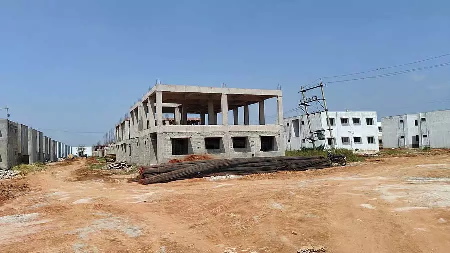 गरीब लोगों के घर खराब हालत में हैं: लोकायुक्त जांच गरीब लोगों के घर खराब हालत में हैं: लोकायुक्त जांच