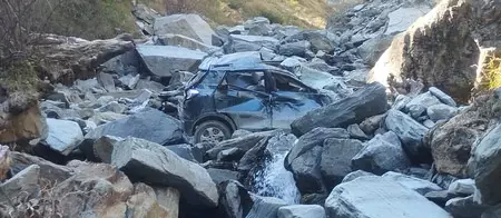 दर्दनाक कार हादसे में तीन की मौत, दो घायल दर्दनाक कार हादसे में तीन की मौत, दो घायल