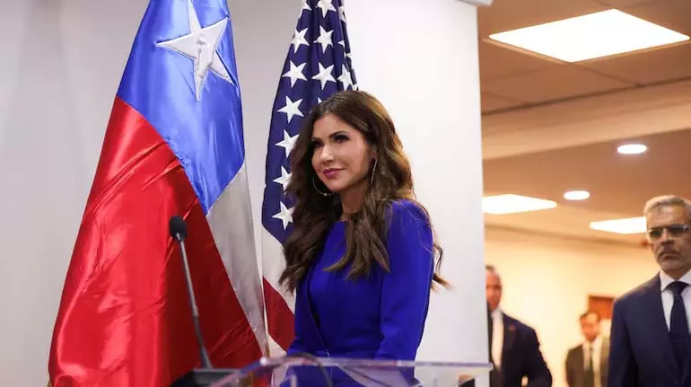 US ने प्रवासी श्रमिकों के लिए स्वचालित कार्य परमिट विस्तार समाप्त किया US ने प्रवासी श्रमिकों के लिए स्वचालित कार्य परमिट विस्तार समाप्त किया