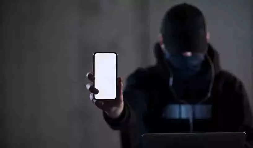 साइबर स्कैमर्स OTP के माध्यम से पैसे चुराने के लिए कॉल फॉरवर्डिंग का उपयोग करते हैं साइबर स्कैमर्स OTP के माध्यम से पैसे चुराने के लिए कॉल फॉरवर्डिंग का उपयोग करते हैं
