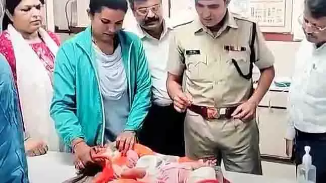 MP: शिवपुरी अस्पताल से बच्चा चुराने के आरोप में महिला गिरफ्तार MP: शिवपुरी अस्पताल से बच्चा चुराने के आरोप में महिला गिरफ्तार