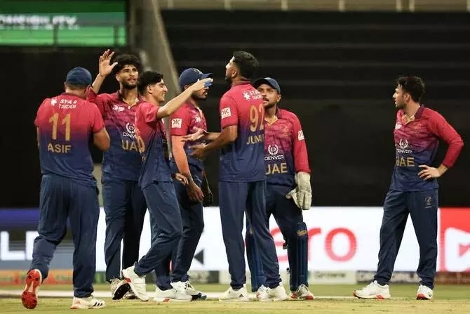 UAE में क्रिकेट: नेशनल टीम की ट्राई-सीरीज़ शुरू UAE में क्रिकेट: नेशनल टीम की ट्राई-सीरीज़ शुरू