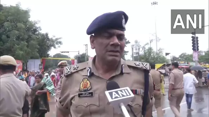 Ayodhya में 14 कोसी परिक्रमा में श्रद्धालुओं की बाढ़ Ayodhya में 14 कोसी परिक्रमा में श्रद्धालुओं की बाढ़