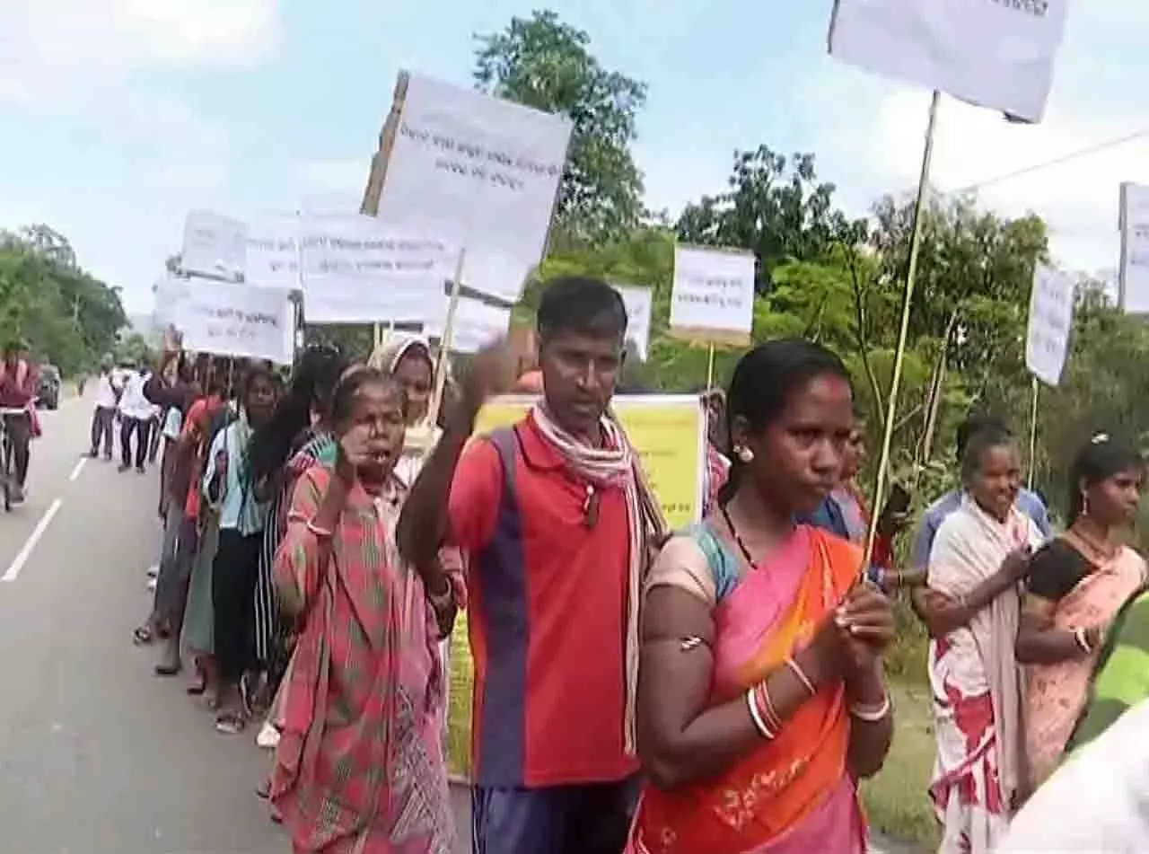 ओडिशा में आदिवासियों ने आईडीसीओ भूमि अधिग्रहण का विरोध किया ओडिशा में आदिवासियों ने आईडीसीओ भूमि अधिग्रहण का विरोध किया