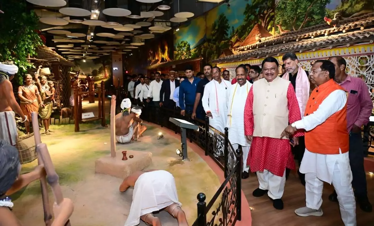 केन्द्रीय मंत्री ओराम ने जनजातीय संग्रहालय के लोकार्पण की तैयारियों का लिया जायजा केन्द्रीय मंत्री ओराम ने जनजातीय संग्रहालय के लोकार्पण की तैयारियों का लिया जायजा