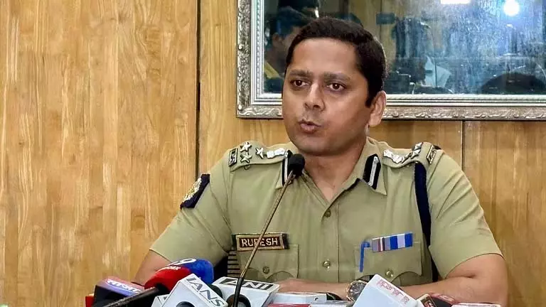 रहस्य का पर्दाफ़ाश: Park Street Hotel के बॉक्स बेड से शव बरामद रहस्य का पर्दाफ़ाश: Park Street Hotel के बॉक्स बेड से शव बरामद