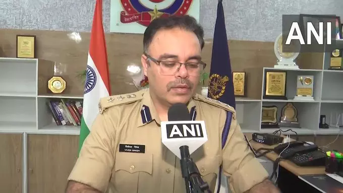 भोपाल: कार में शराब पीकर पुलिस से की बदसलूकी, दो डॉक्टरों के खिलाफ FIR दर्ज भोपाल: कार में शराब पीकर पुलिस से की बदसलूकी, दो डॉक्टरों के खिलाफ FIR दर्ज